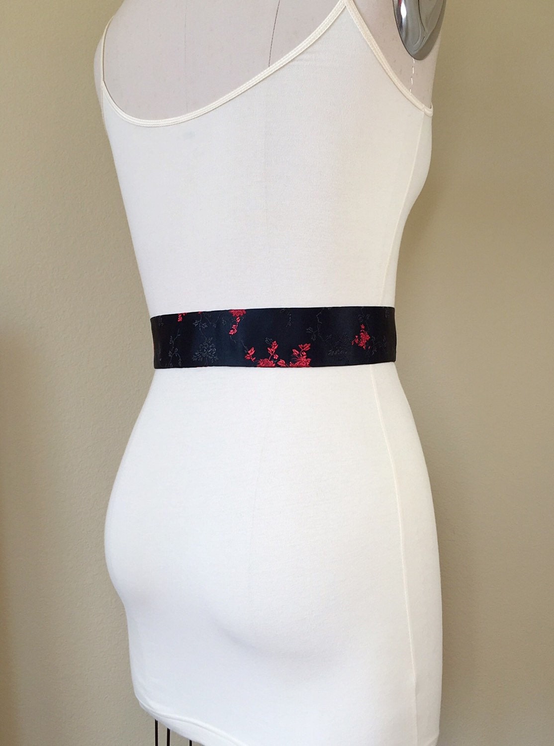 Black & Red Asian Brocade Sash, Red and Black Floral Sash in Satin Brocade, Kimono Sash Belt, Obi Belt, Black Red Floral Belt, Satin Swank