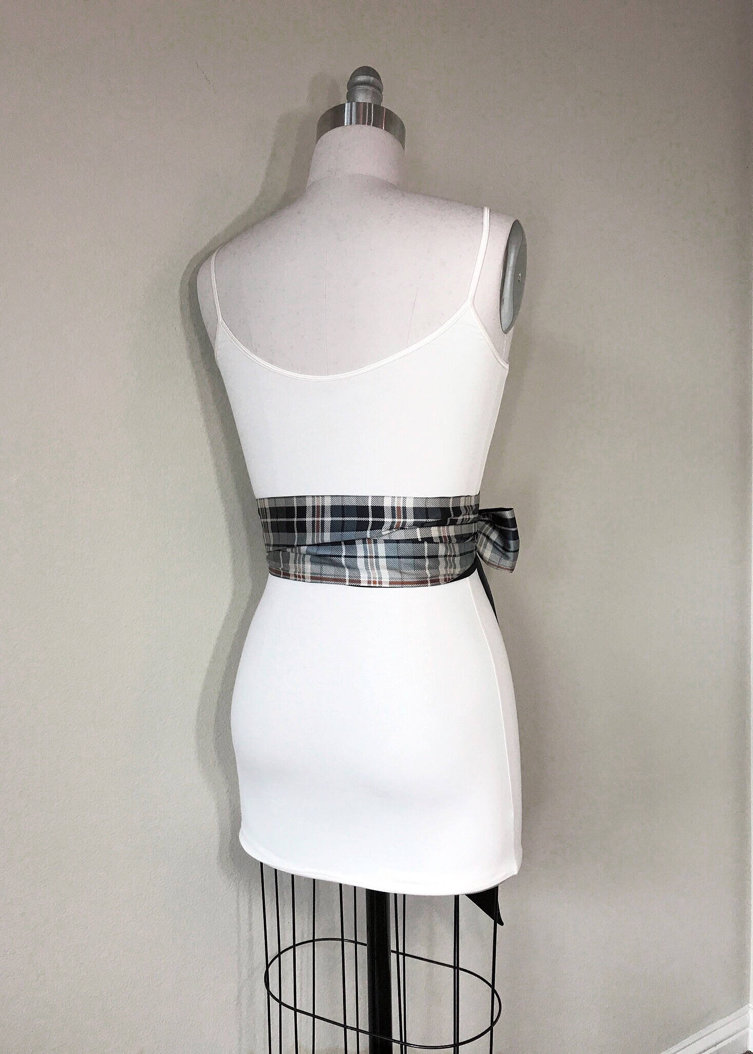 Beige & Black Tartan Sash, Plaid Satin Sash, Tartan Plaid, Reversible to Solid Black Satin Sash, Plaid Sash Belt, Obi Wrap Belt, Satin Swank