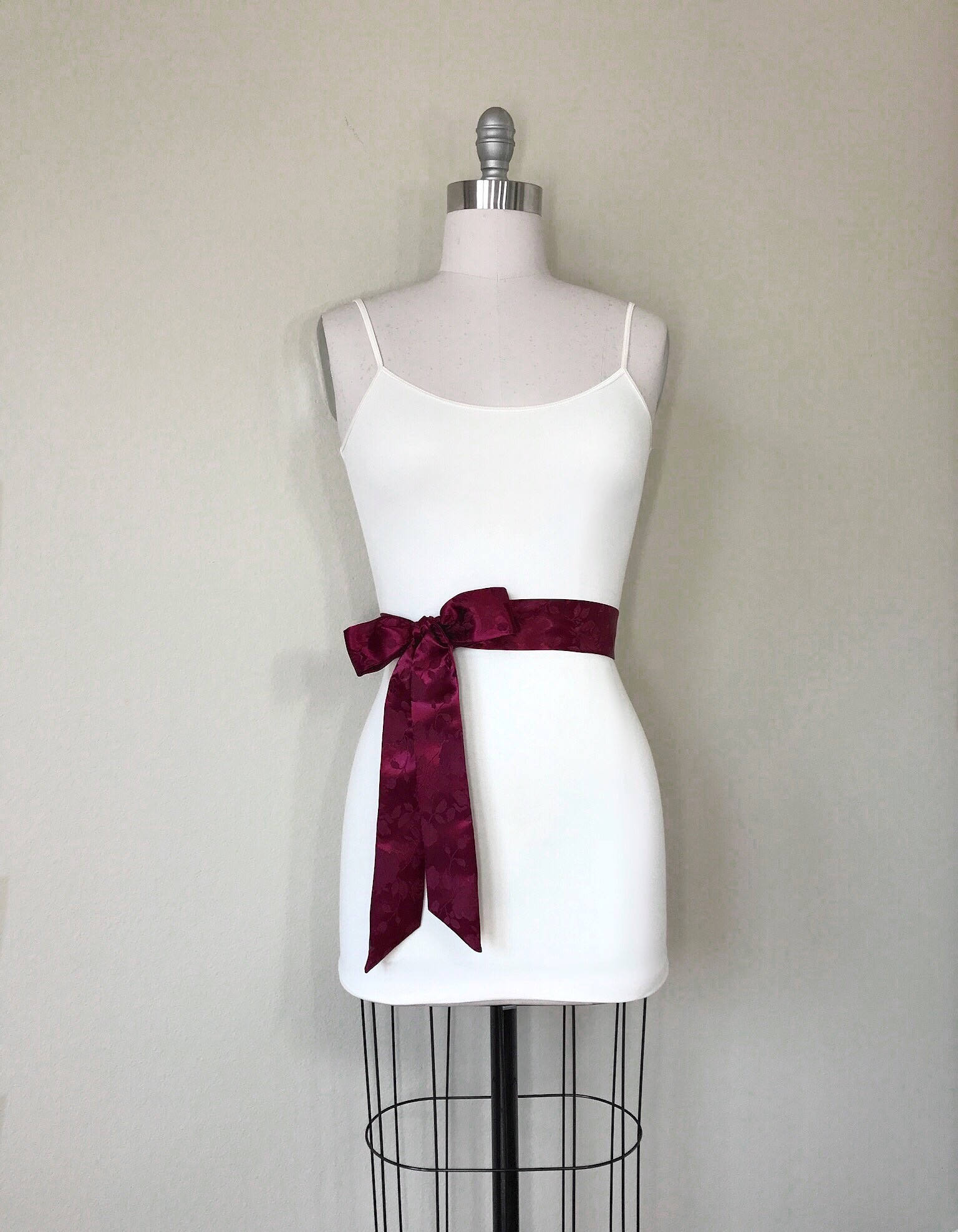 Wine Satin Sash in Rose Jacquard, Burgundy Rose Sash, Burgundy Sash, Wine Wedding Dress Sash, Bridesmaid Sash, Burgundy Wedding, Satin Swank