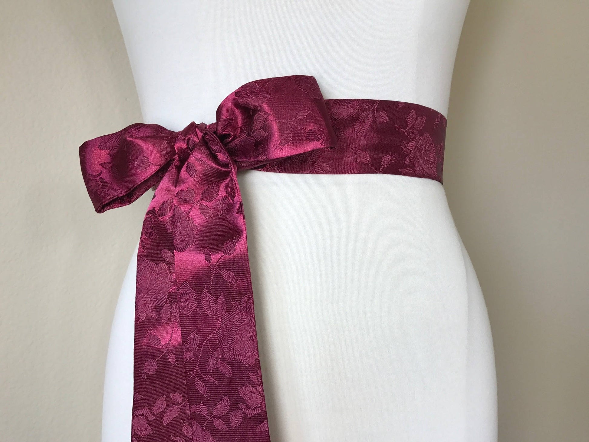 Wine Satin Sash in Rose Jacquard, Burgundy Rose Sash, Burgundy Sash, Wine Wedding Dress Sash, Bridesmaid Sash, Burgundy Wedding, Satin Swank