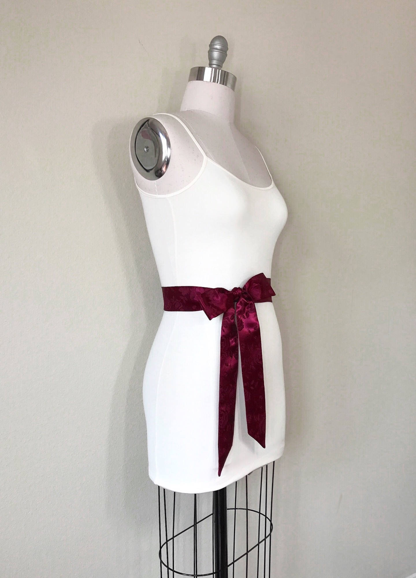 Wine Satin Sash in Rose Jacquard, Burgundy Rose Sash, Burgundy Sash, Wine Wedding Dress Sash, Bridesmaid Sash, Burgundy Wedding, Satin Swank