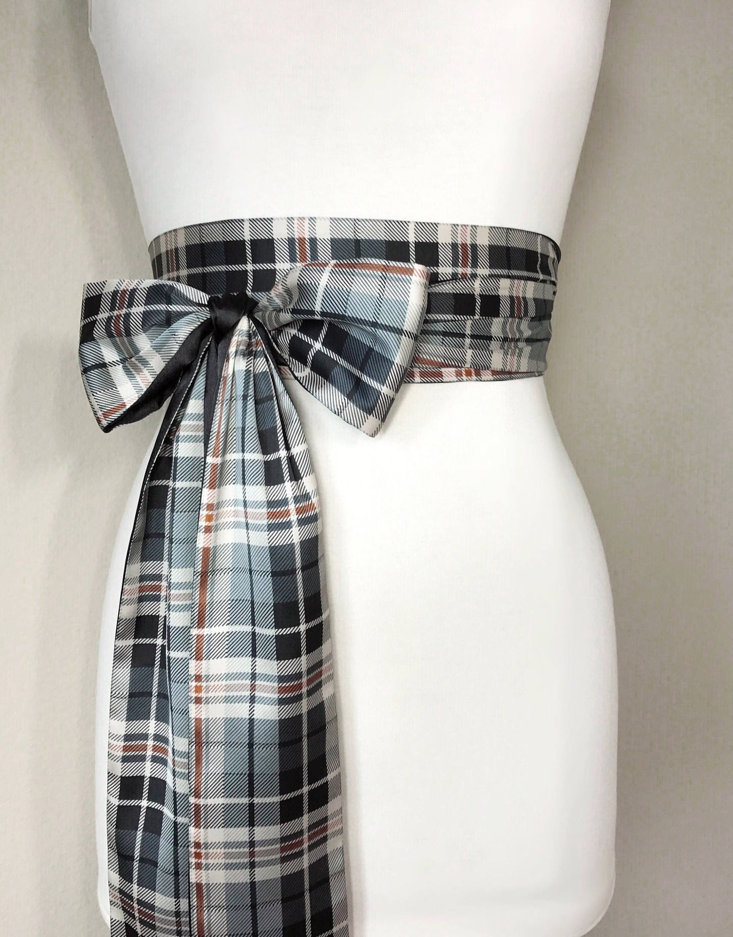 Beige & Black Tartan Sash, Plaid Satin Sash, Tartan Plaid, Reversible to Solid Black Satin Sash, Plaid Sash Belt, Obi Wrap Belt, Satin Swank