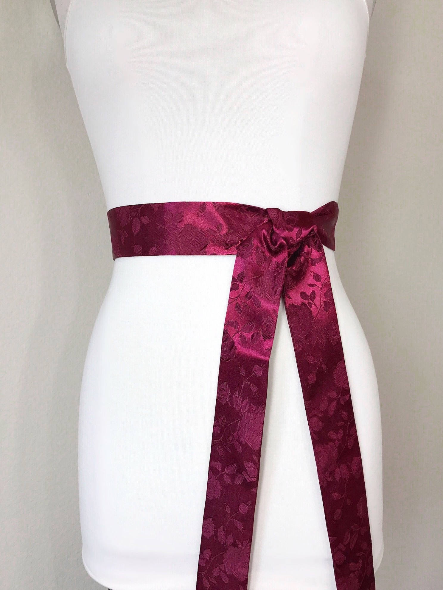 Wine Satin Sash in Rose Jacquard, Burgundy Rose Sash, Burgundy Sash, Wine Wedding Dress Sash, Bridesmaid Sash, Burgundy Wedding, Satin Swank