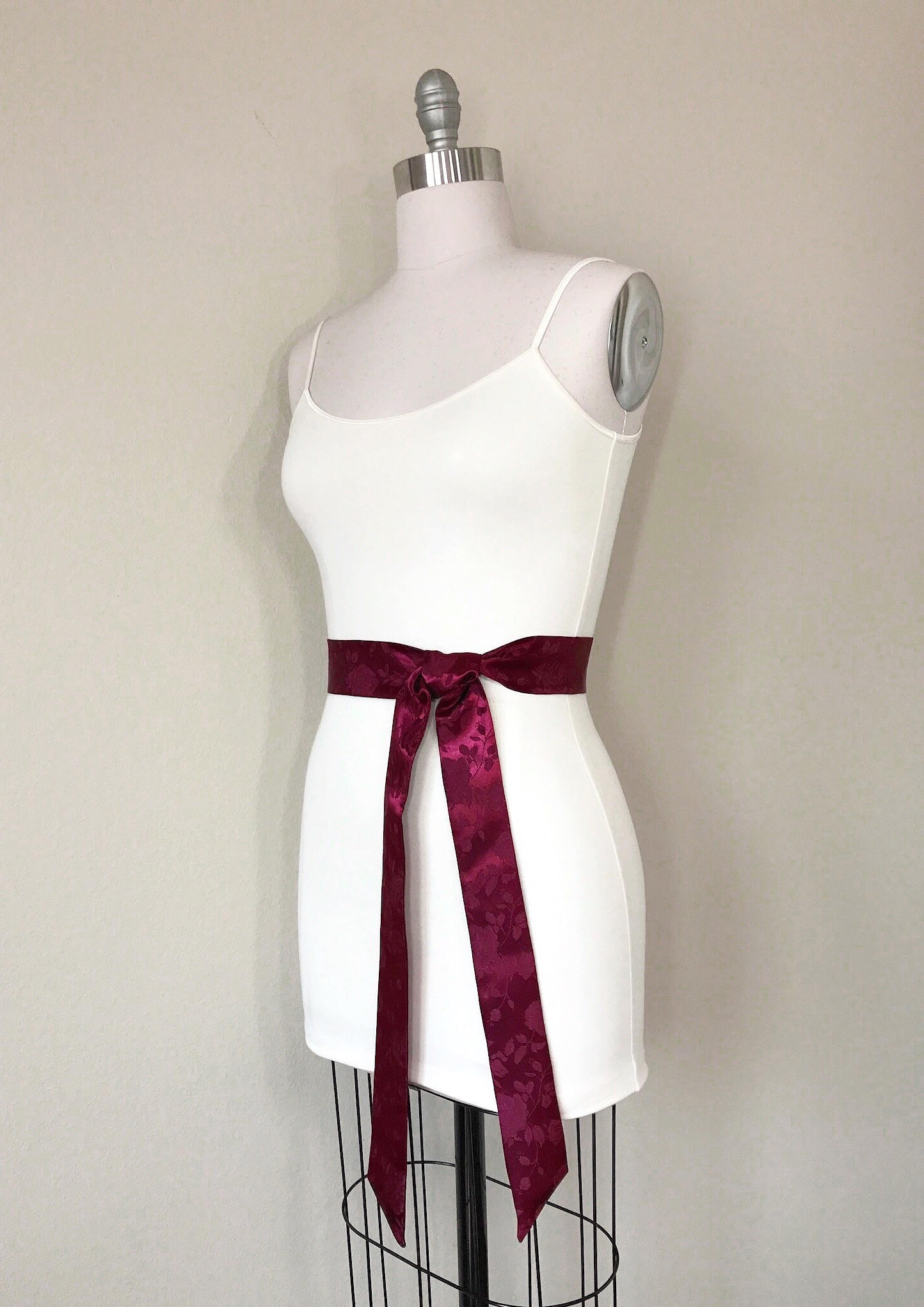 Wine Satin Sash in Rose Jacquard, Burgundy Rose Sash, Burgundy Sash, Wine Wedding Dress Sash, Bridesmaid Sash, Burgundy Wedding, Satin Swank