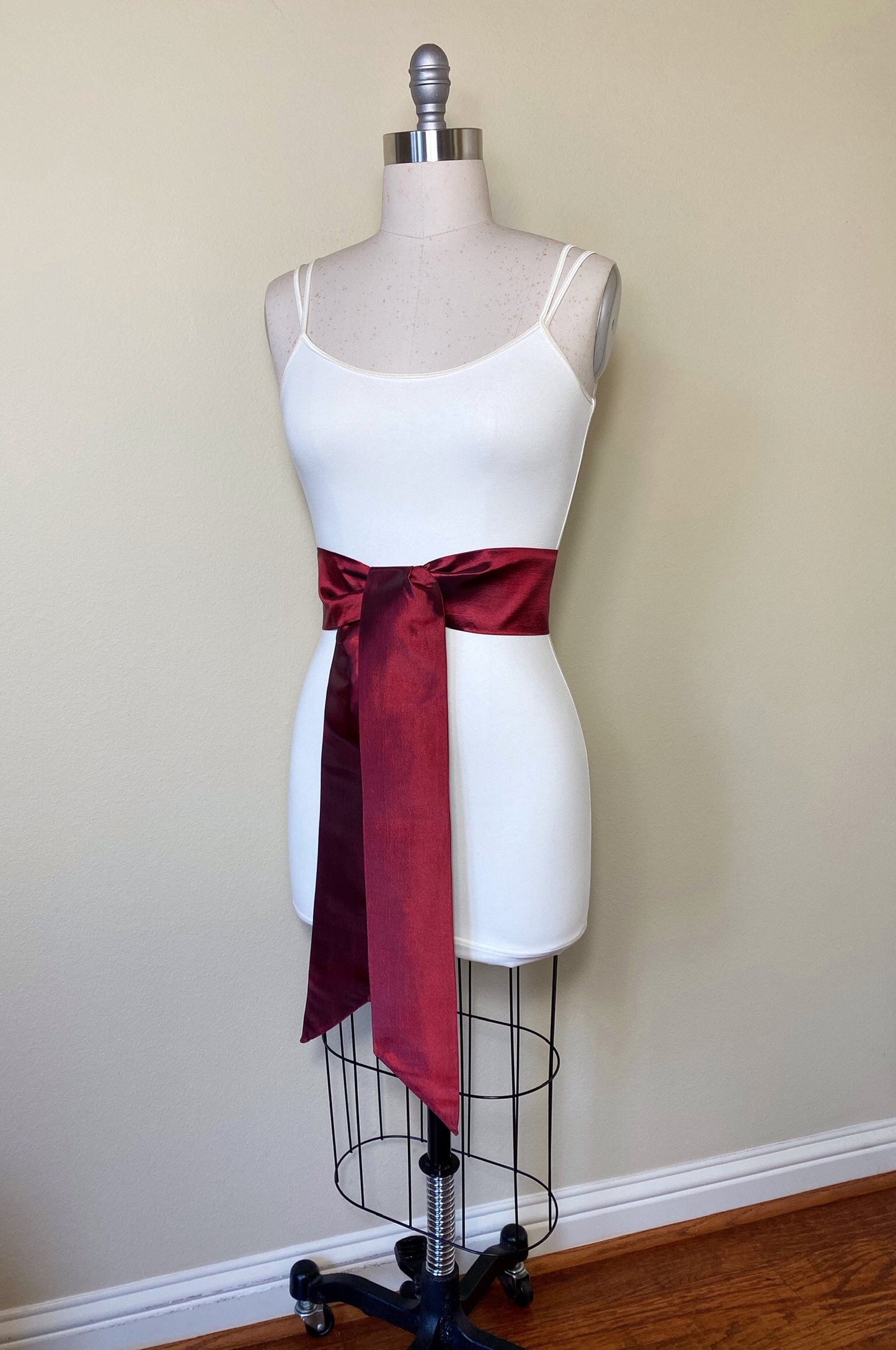 Crisp Taffeta Sash in Burgundy, Burgundy Taffeta Bow Belt, Formal Dress Sash, Wine Taffeta Sash, Burgundy Holiday Sash, Satin Swank