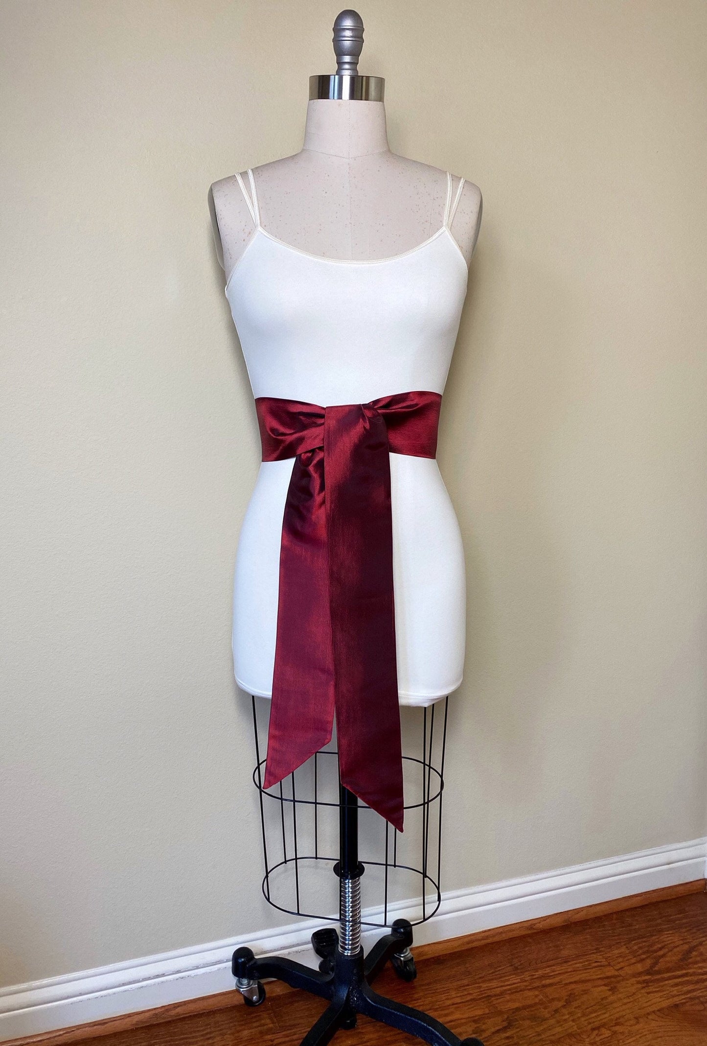 Crisp Taffeta Sash in Burgundy, Burgundy Taffeta Bow Belt, Formal Dress Sash, Wine Taffeta Sash, Burgundy Holiday Sash, Satin Swank