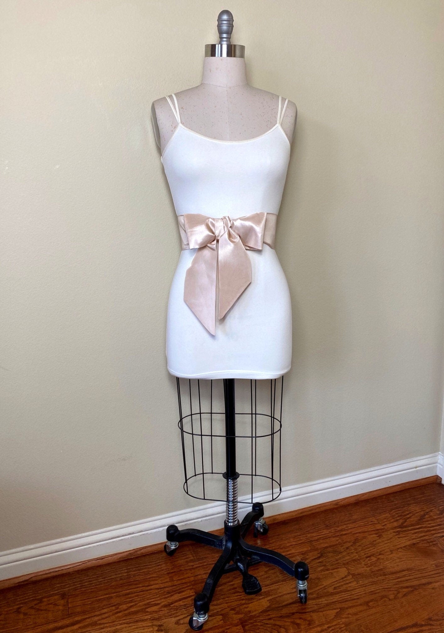 Crisp Taffeta Sash in Champagne, Taffeta Bow Belt, Formal Dress Sash, Champagne Taffeta Sash, Champagne Sash Belt, Satin Swank