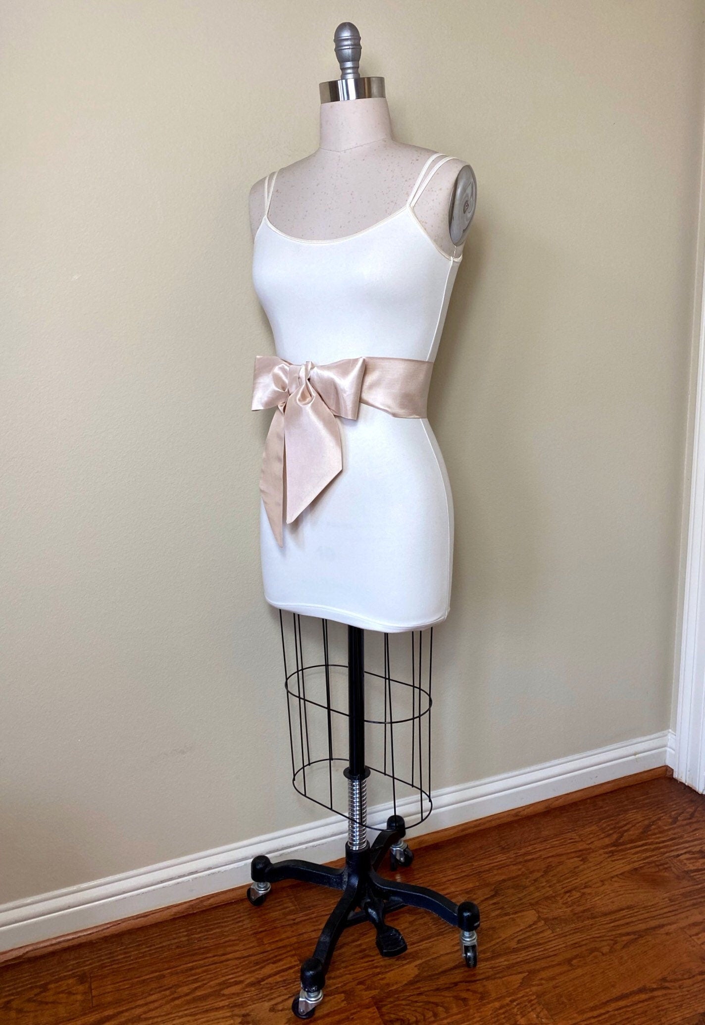 Crisp Taffeta Sash in Champagne, Taffeta Bow Belt, Formal Dress Sash, Champagne Taffeta Sash, Champagne Sash Belt, Satin Swank