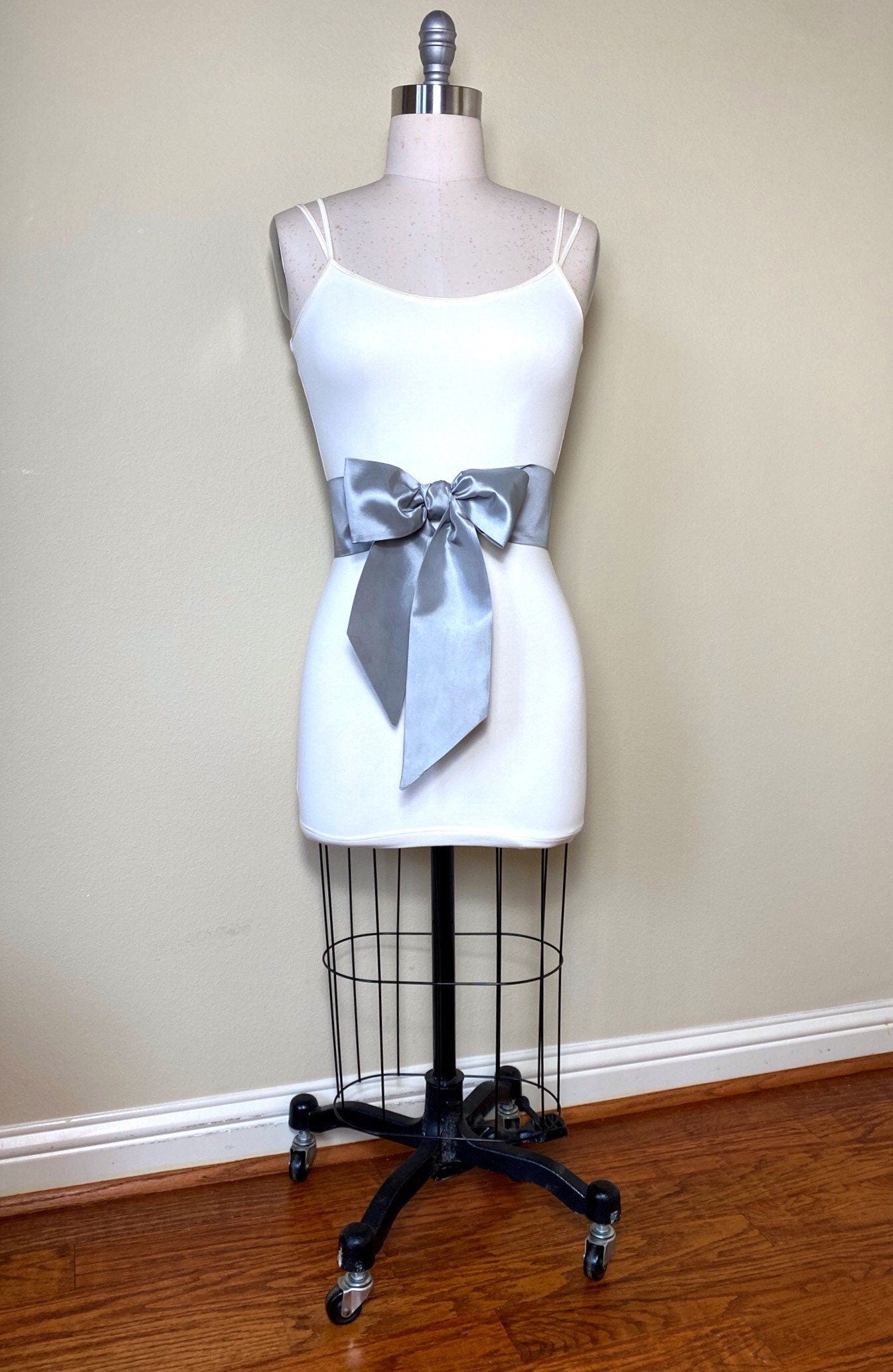 Crisp Taffeta Sash in Silver Gray, Silver Taffeta Sash, Formal Dress Sash, Gray Taffeta Sash Belt, Silver Taffeta Bow Belt, Satin Swank