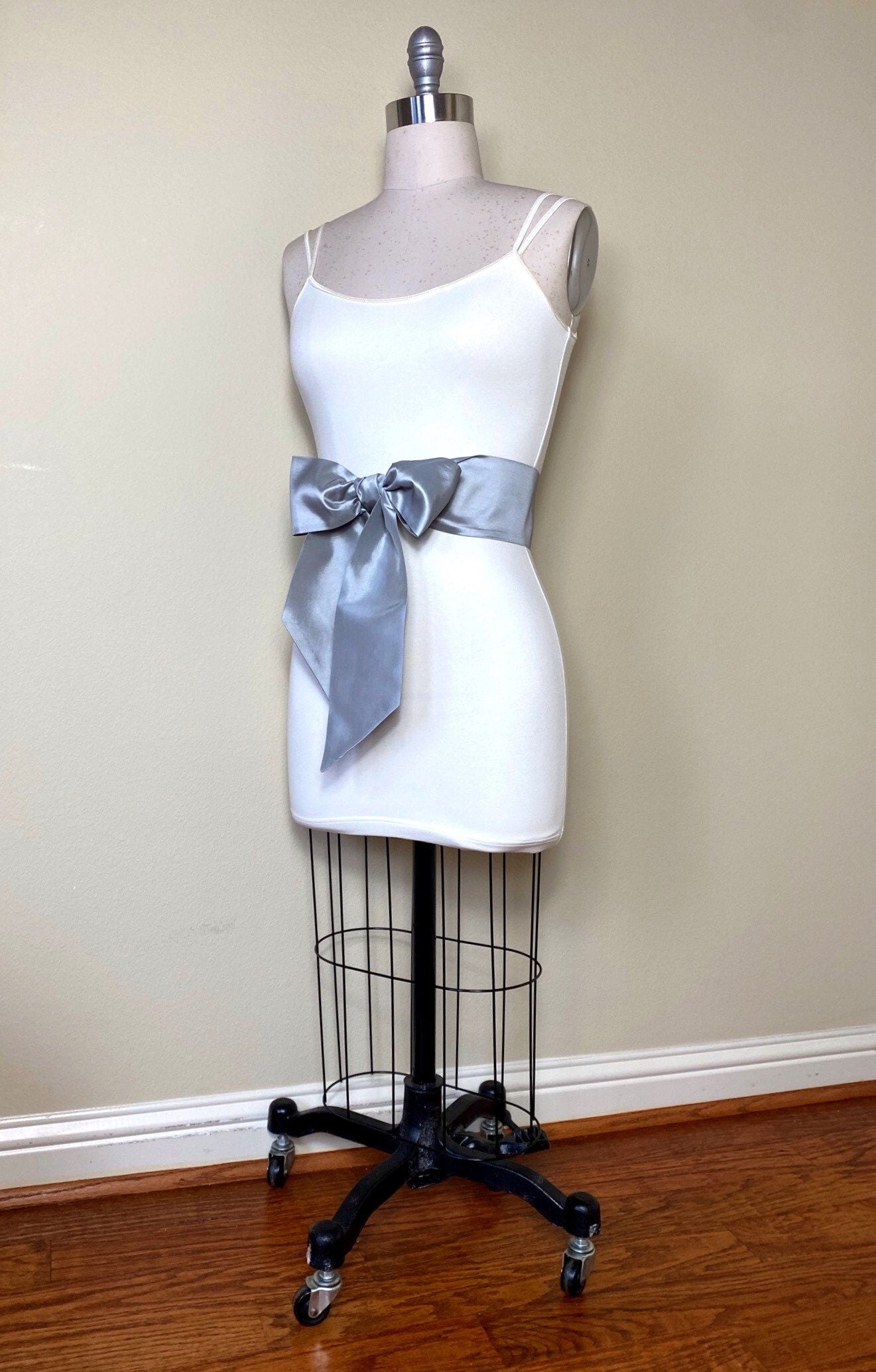 Crisp Taffeta Sash in Silver Gray, Silver Taffeta Sash, Formal Dress Sash, Gray Taffeta Sash Belt, Silver Taffeta Bow Belt, Satin Swank