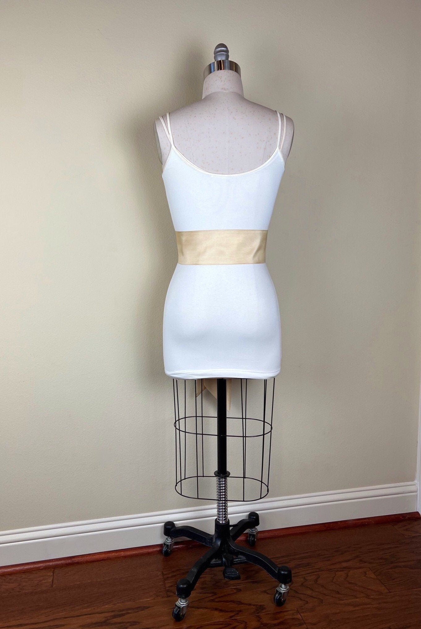 Crisp Taffeta Sash in Pale Gold, Gold Dress Sash, Gold Taffeta Sash Belt, Gold Sash Belt, Wide Gold Belt, Gold Wedding Sash, Satin Swank