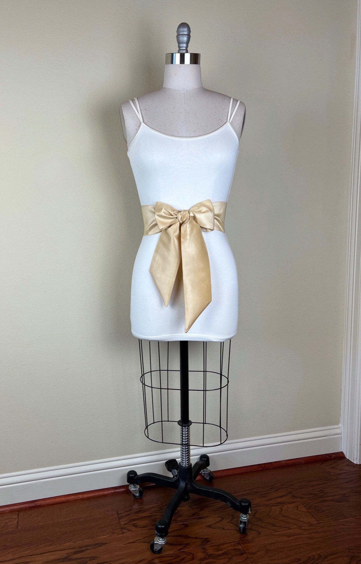 Crisp Taffeta Sash in Pale Gold, Gold Dress Sash, Gold Taffeta Sash Belt, Gold Sash Belt, Wide Gold Belt, Gold Wedding Sash, Satin Swank