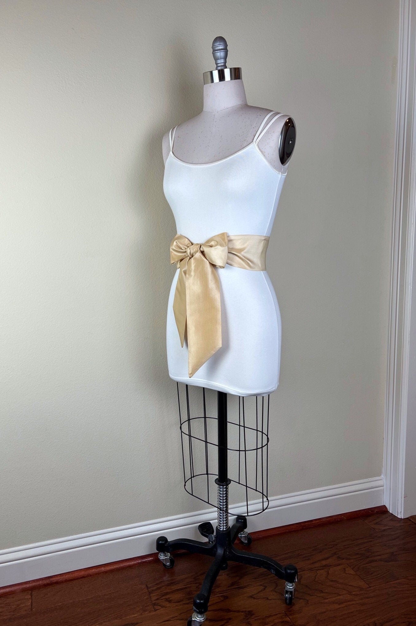Crisp Taffeta Sash in Pale Gold, Gold Dress Sash, Gold Taffeta Sash Belt, Gold Sash Belt, Wide Gold Belt, Gold Wedding Sash, Satin Swank