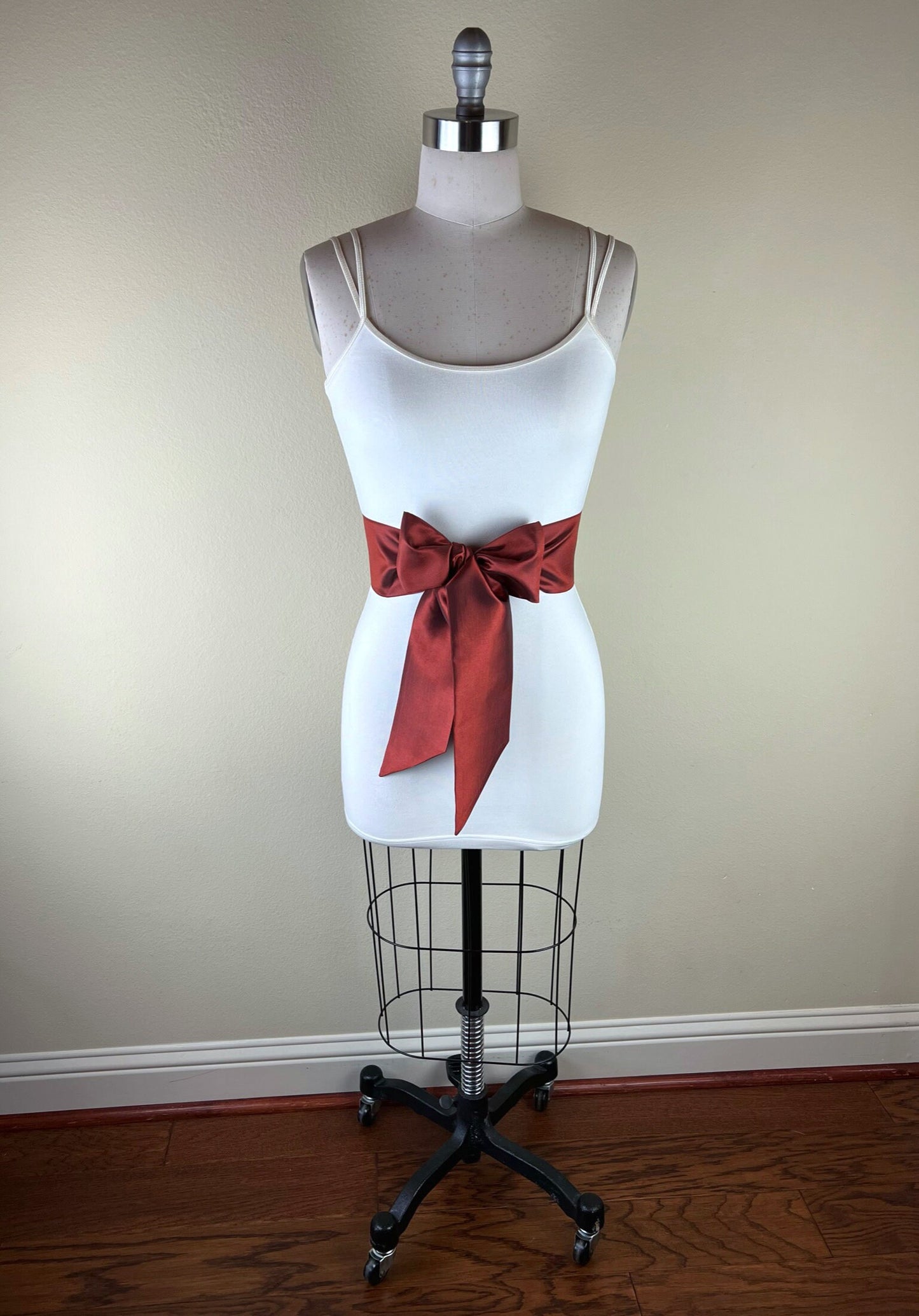 Crisp Taffeta Sash in Cinnabar, Brick Red Sash Belt, Dark Rust Taffeta Sash, Cinnamon Sash Belt, Cinnabar Taffeta Bow Belt, Satin Swank
