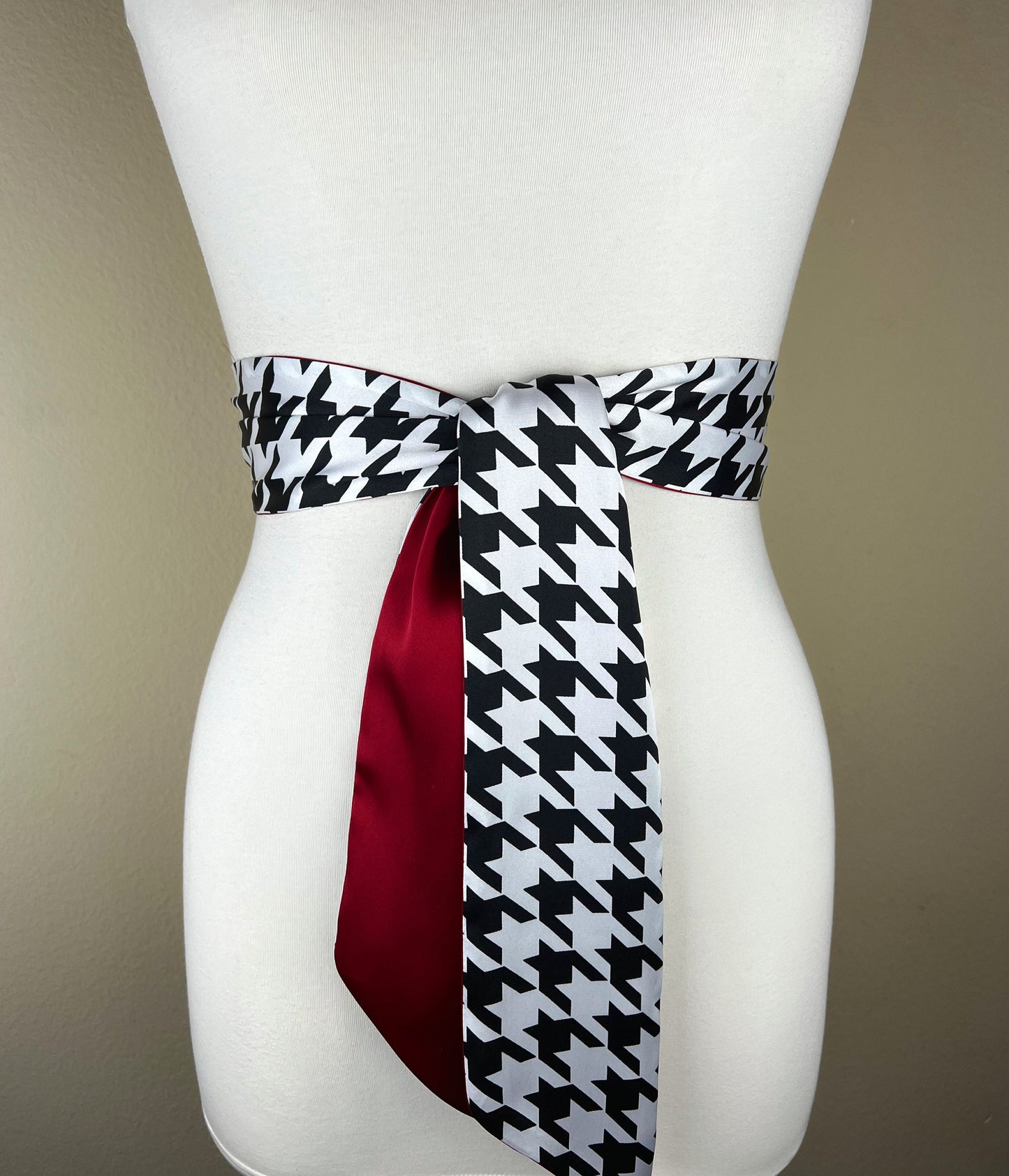 Houndstooth Sash, Black & White Houndstooth Satin Sash, Black White Satin Sash Reverses to Crimson or Black, Houndstooth Belt, Satin Swank