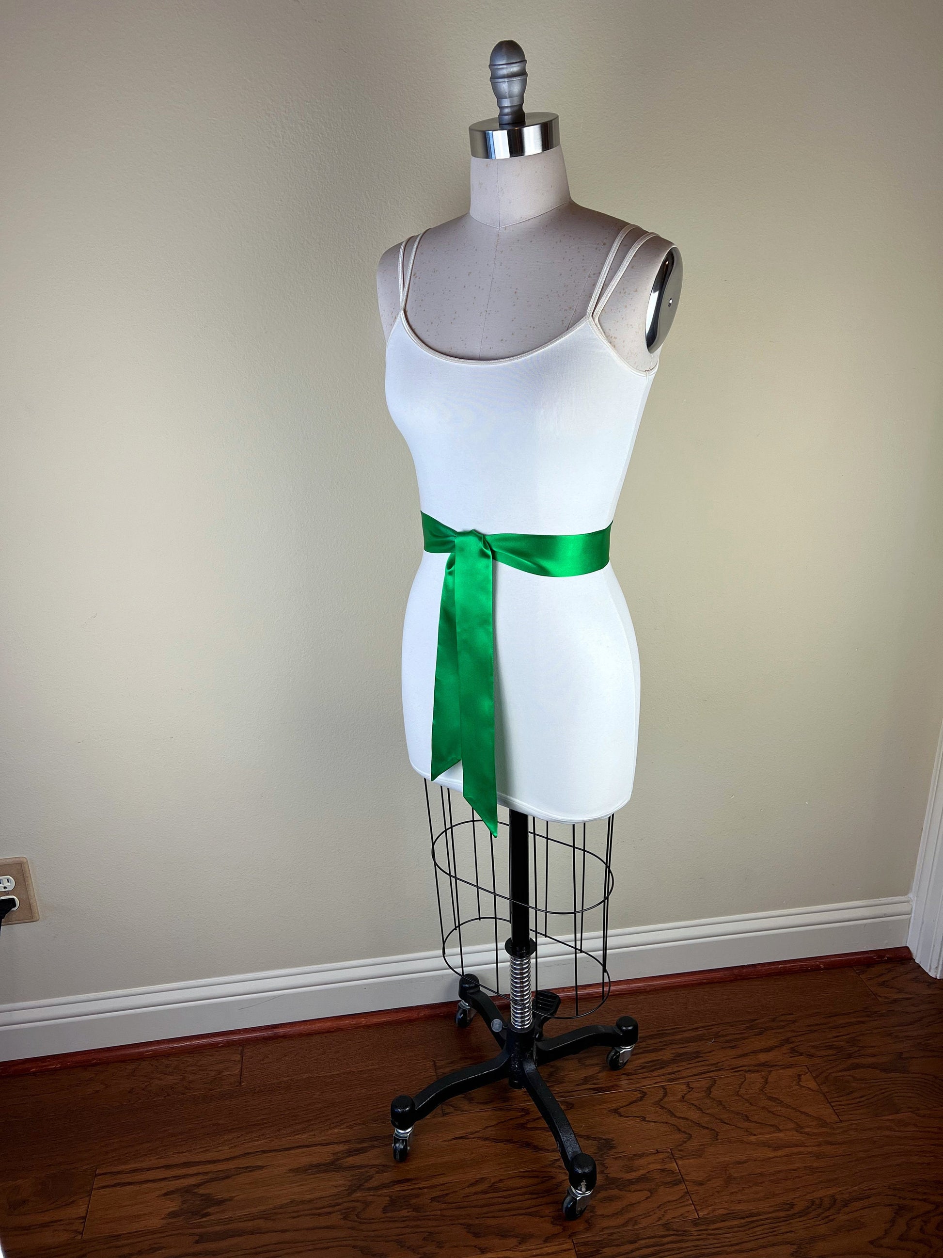 Narrow Kelly Green Sash, Bright Green Satin Sash, Kelly Green Wedding Dress Sash, Kelly Green Bridal Sash, Wedding Gown Sash, Satin Swank
