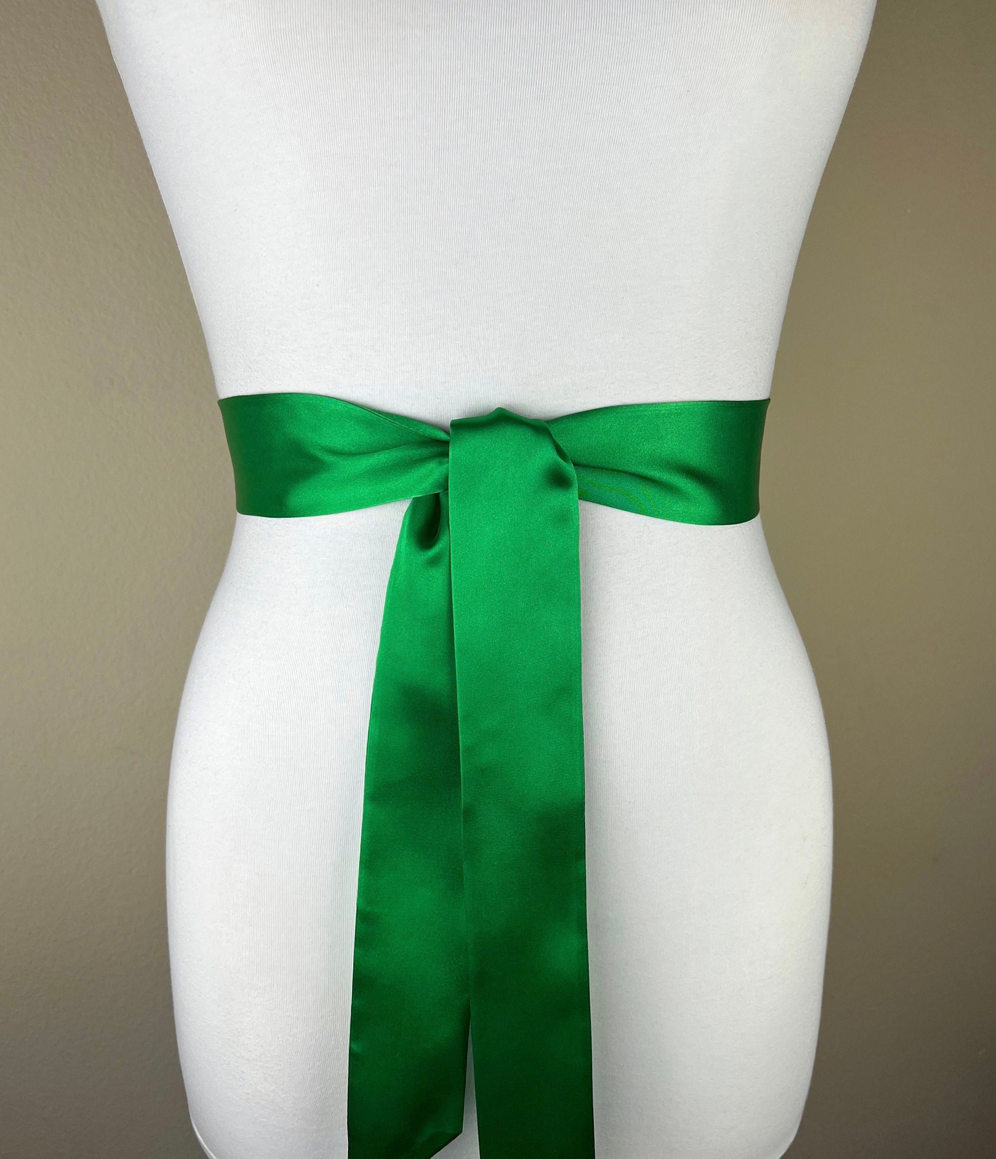 Narrow Kelly Green Sash, Bright Green Satin Sash, Kelly Green Wedding Dress Sash, Kelly Green Bridal Sash, Wedding Gown Sash, Satin Swank