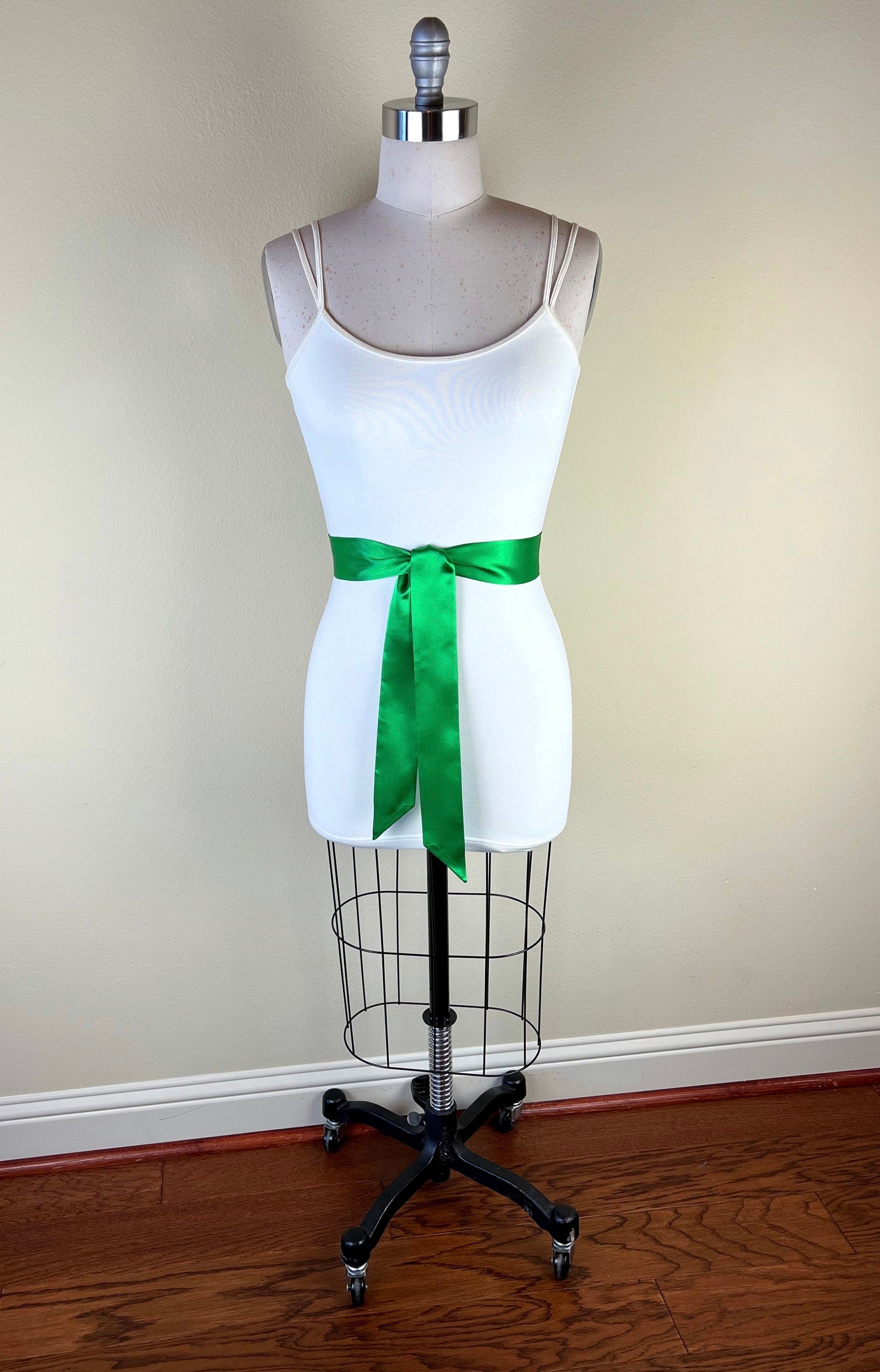 Narrow Kelly Green Sash, Bright Green Satin Sash, Kelly Green Wedding Dress Sash, Kelly Green Bridal Sash, Wedding Gown Sash, Satin Swank