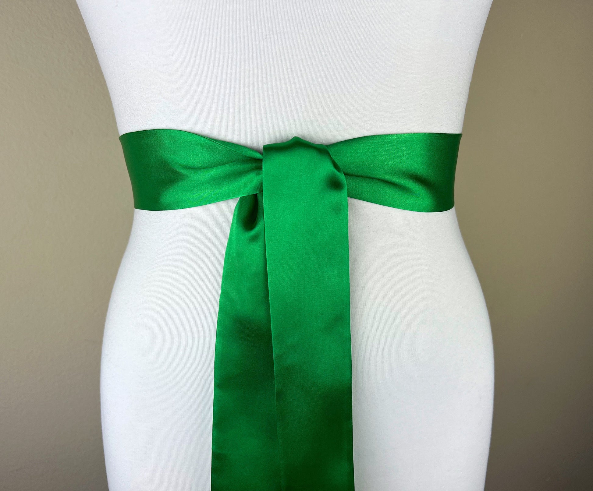 Narrow Kelly Green Sash, Bright Green Satin Sash, Kelly Green Wedding Dress Sash, Kelly Green Bridal Sash, Wedding Gown Sash, Satin Swank
