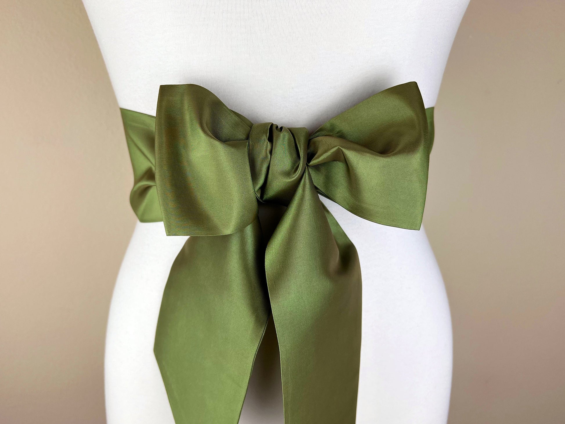 Crisp Taffeta Sash in Fern Green, Fern Green Taffeta Bow Belt, Formal Green Dress Sash, Taffeta Ball Gown Sash, Green Sash Belt, Satin Swank
