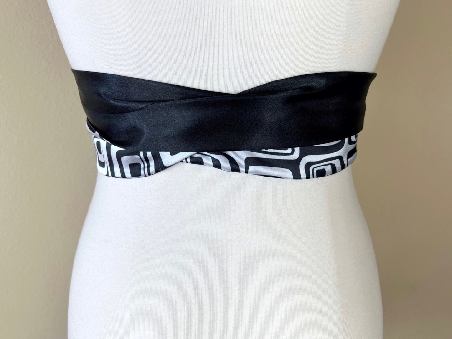 Black & White Geometric Print Sash Belt, Geo Print Sash, Retro Print Black White Sash Belt, Reversible Black Satin Sash Belt, Satin Swank