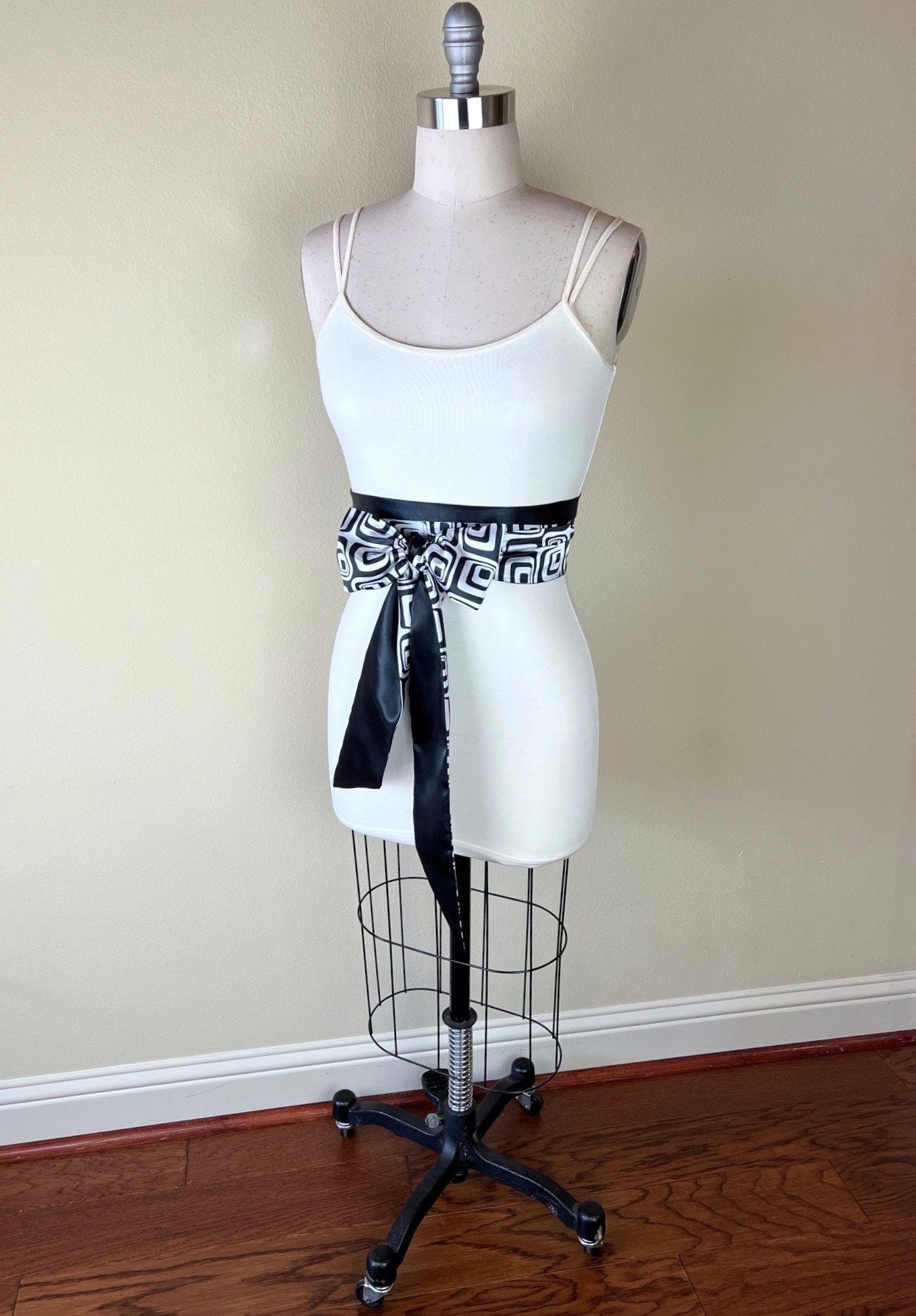 Black & White Geometric Print Sash Belt, Geo Print Sash, Retro Print Black White Sash Belt, Reversible Black Satin Sash Belt, Satin Swank