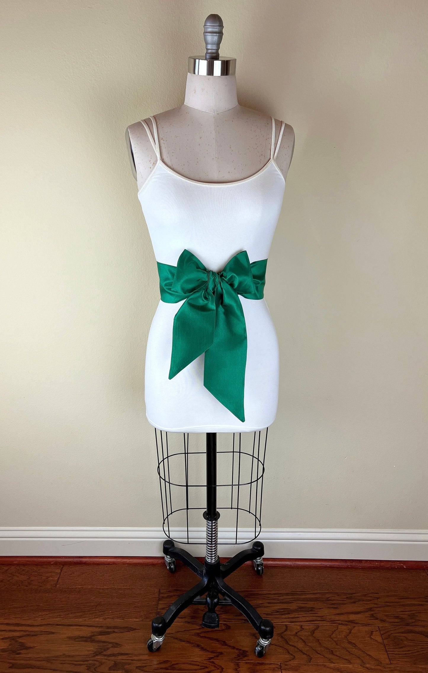 Crisp Taffeta Sash in Shamrock Green, Green Taffeta Bow Belt, Medium Green Dress Sash, Taffeta Dress Sash, Irish Green Sash, Satin Swank