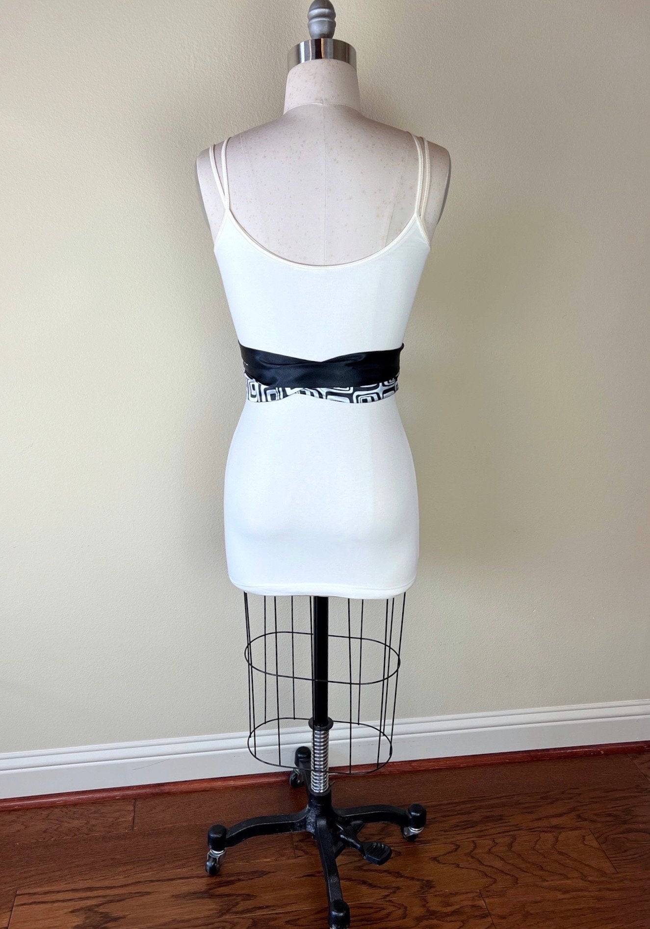 Black & White Geometric Print Sash Belt, Geo Print Sash, Retro Print Black White Sash Belt, Reversible Black Satin Sash Belt, Satin Swank