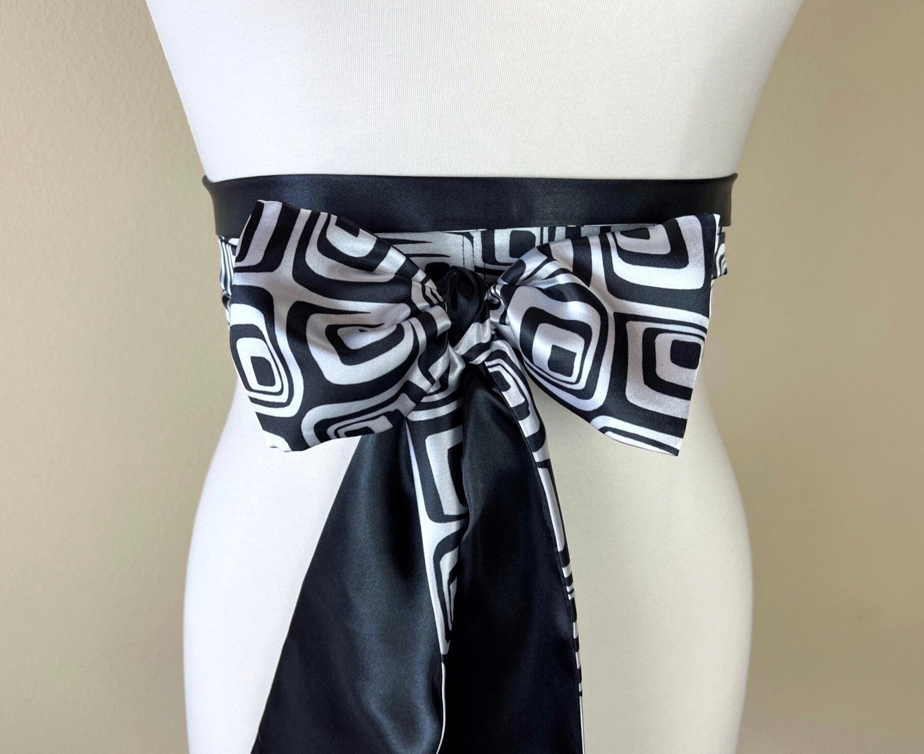 Black & White Geometric Print Sash Belt, Geo Print Sash, Retro Print Black White Sash Belt, Reversible Black Satin Sash Belt, Satin Swank
