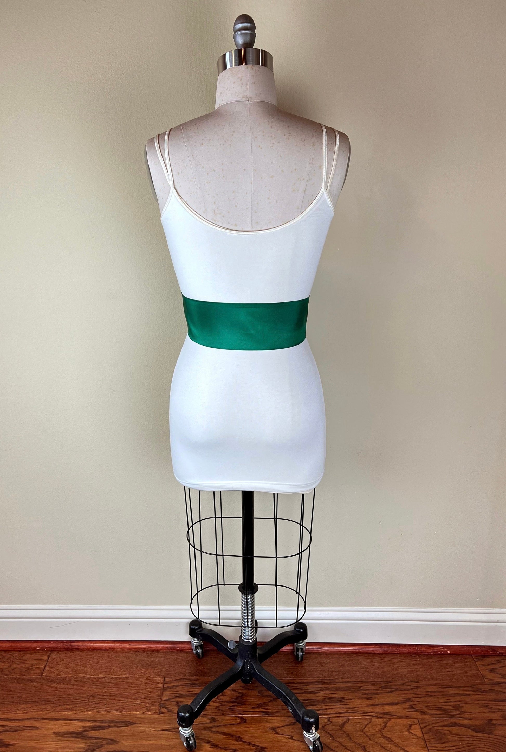 Crisp Taffeta Sash in Shamrock Green, Green Taffeta Bow Belt, Medium Green Dress Sash, Taffeta Dress Sash, Irish Green Sash, Satin Swank