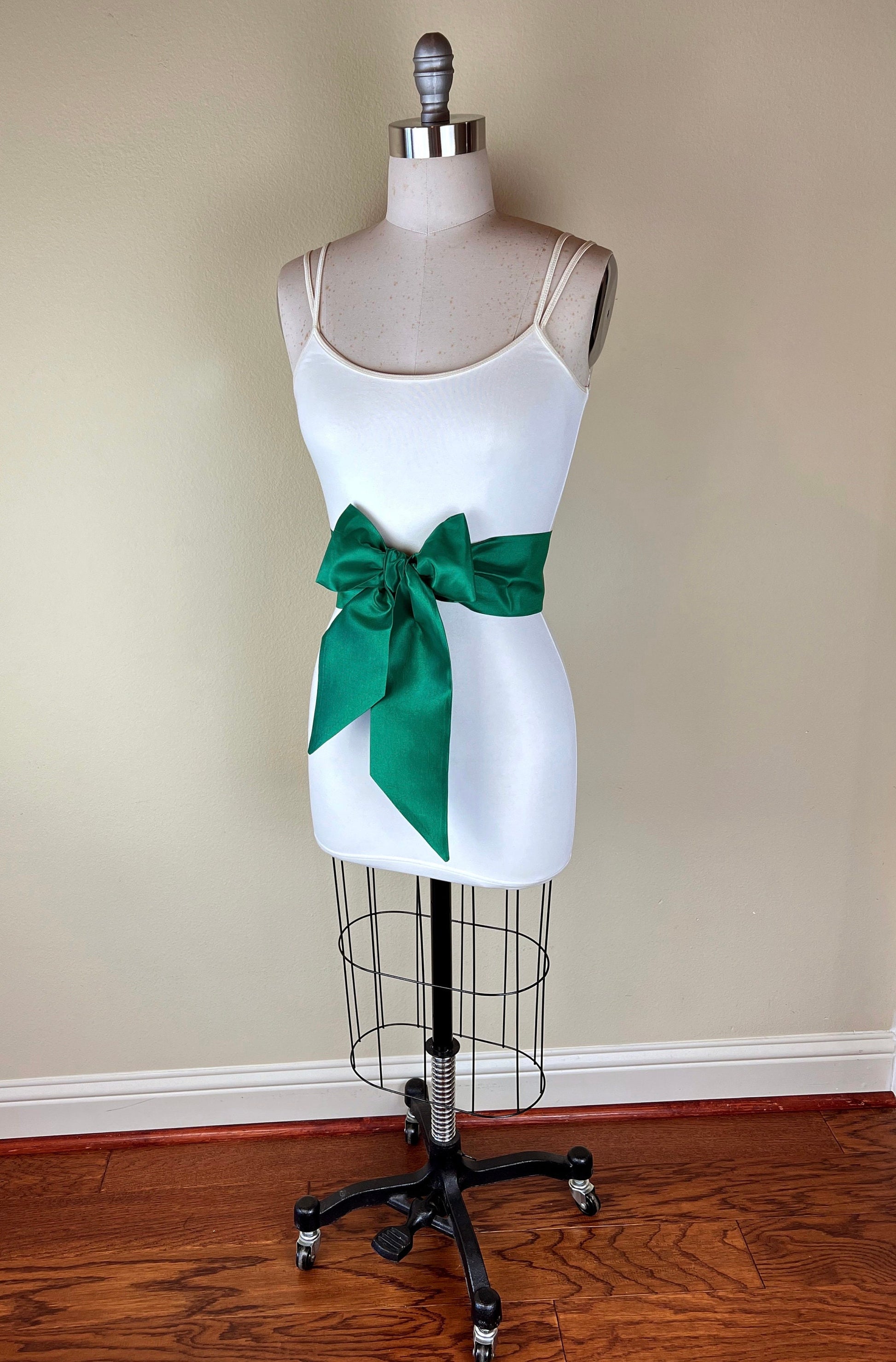 Crisp Taffeta Sash in Shamrock Green, Green Taffeta Bow Belt, Medium Green Dress Sash, Taffeta Dress Sash, Irish Green Sash, Satin Swank