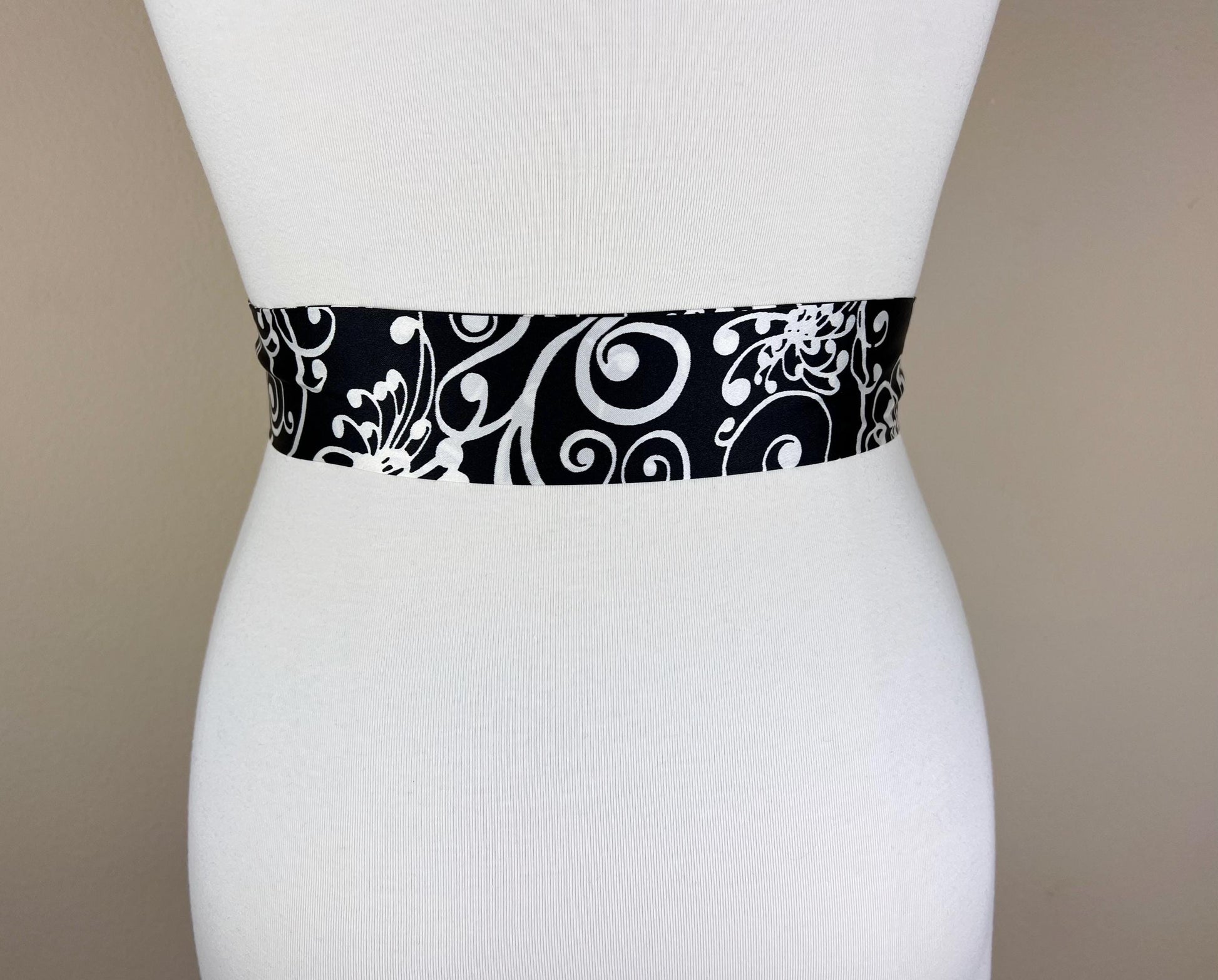 Narrow Black & White Sash Belt, Printed White and Black Satin Sash, Black White Satin Sash, Satin Sash Belt, Black Dress Sash, Satin Swank