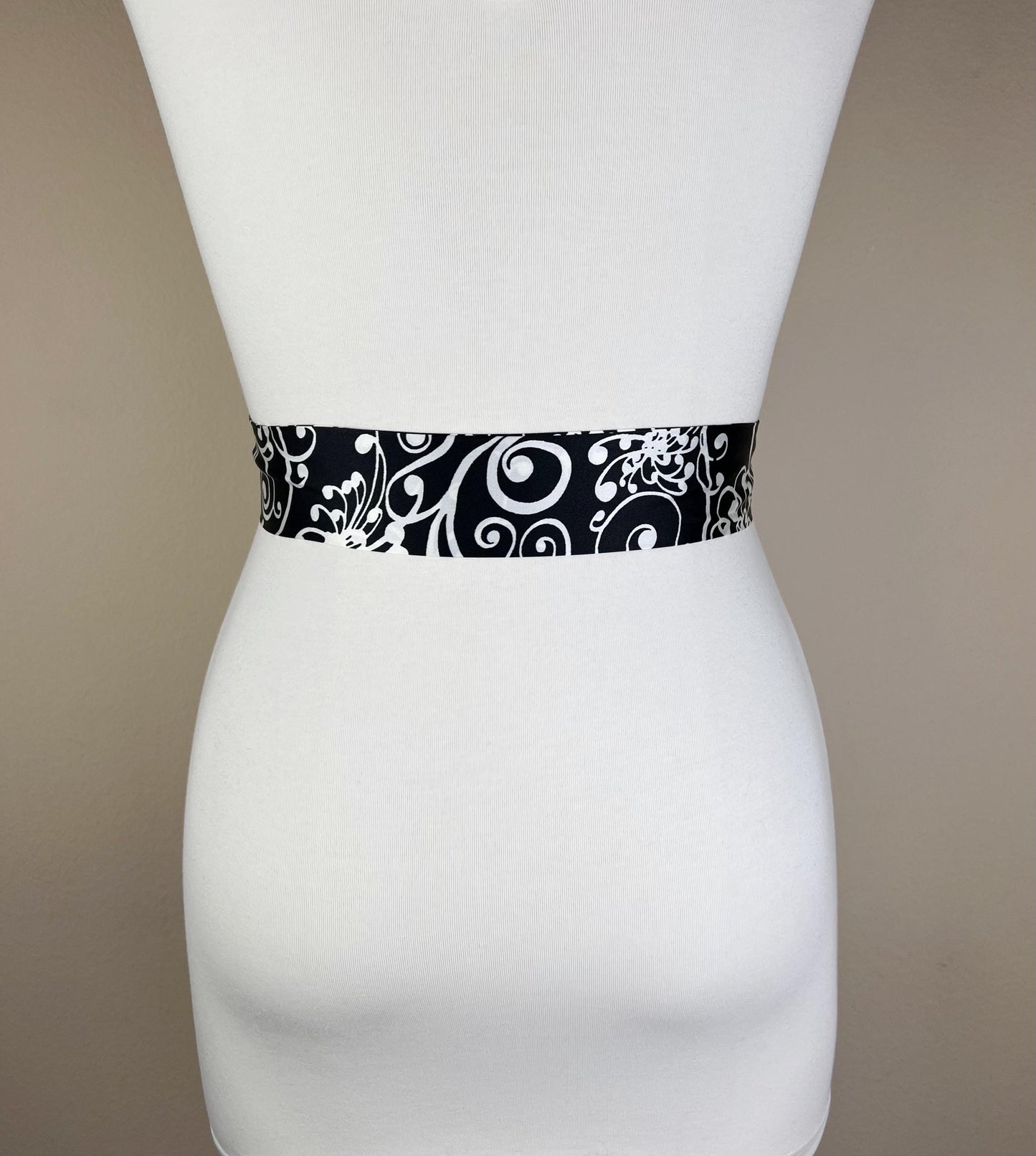 Narrow Black & White Sash Belt, Printed White and Black Satin Sash, Black White Satin Sash, Satin Sash Belt, Black Dress Sash, Satin Swank