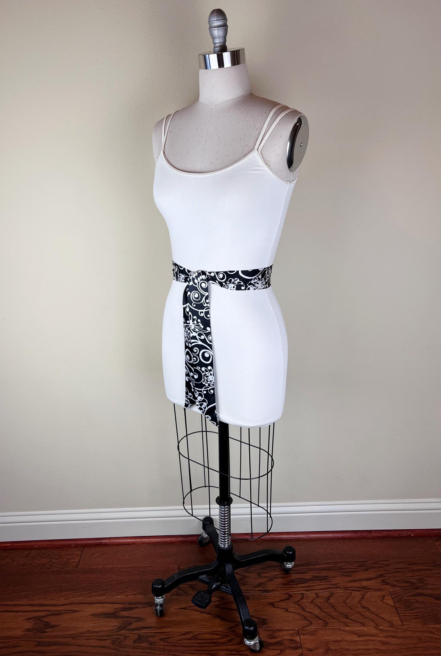 Narrow Black & White Sash Belt, Printed White and Black Satin Sash, Black White Satin Sash, Satin Sash Belt, Black Dress Sash, Satin Swank