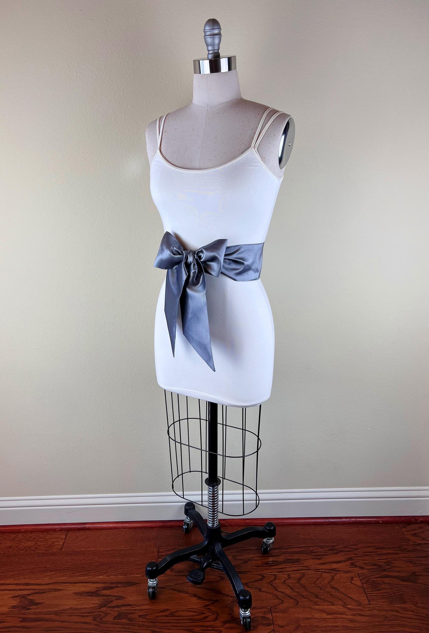 Crisp Taffeta Sash in Charcoal Gray, Dark Gray Taffeta Bow Belt, Charcoal Dress Sash, Taffeta Ball Gown Sash, Gray Sash Belt, Satin Swank