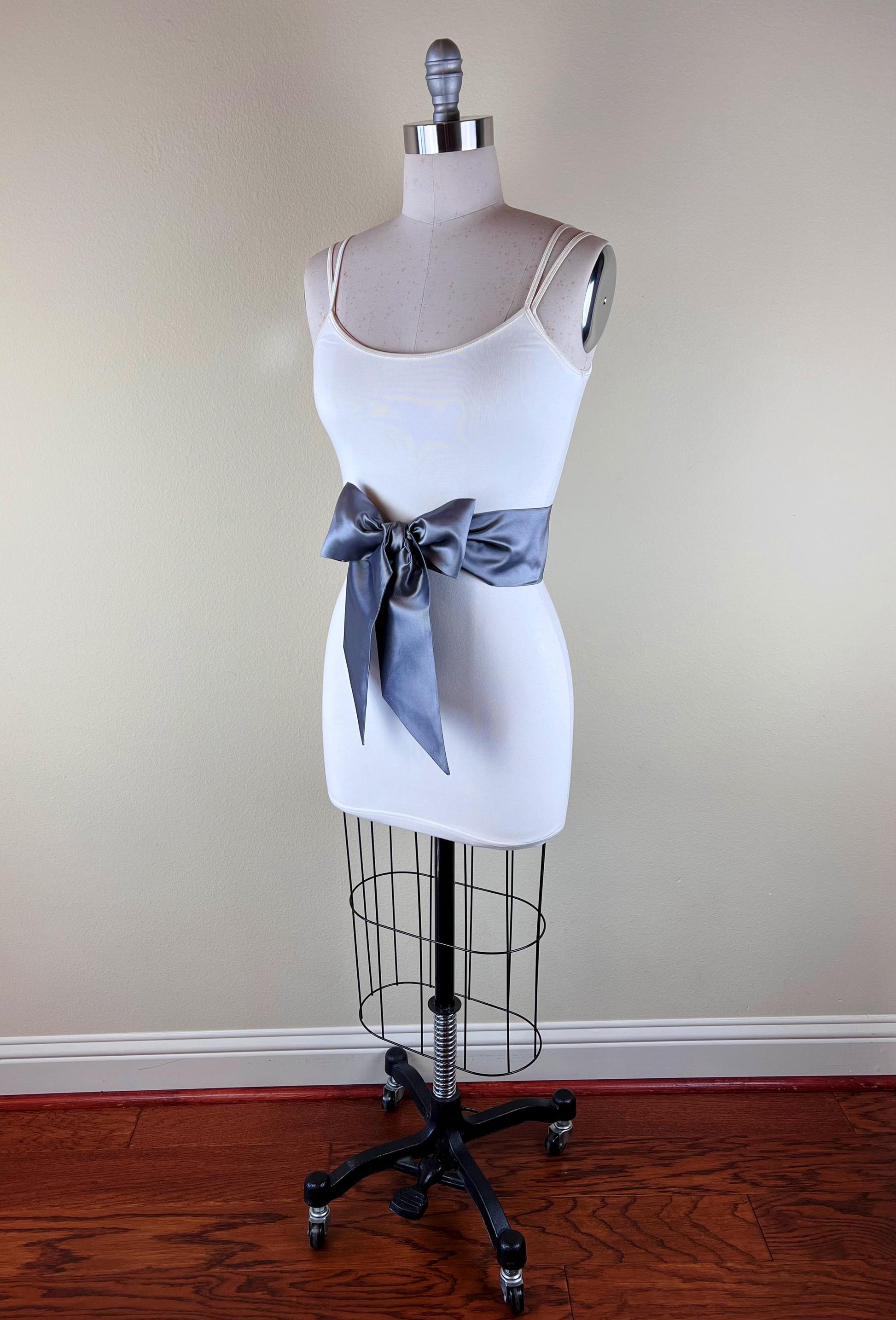 Crisp Taffeta Sash in Charcoal Gray, Dark Gray Taffeta Bow Belt, Charcoal Dress Sash, Taffeta Ball Gown Sash, Gray Sash Belt, Satin Swank