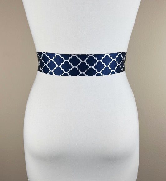 Narrow Sash, Navy Quatrefoil Sash, Navy & White Sash Belt, Navy Print Belt, Narrow Navy Sash Belt, Navy White Print Sash, Satin Swank
