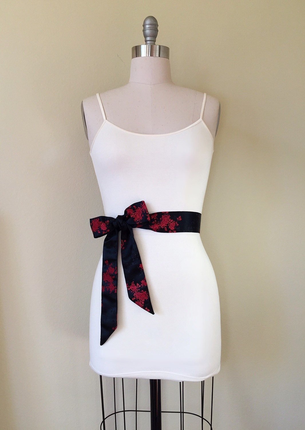 Black & Red Asian Brocade Sash, Red and Black Floral Sash in Satin Brocade, Kimono Sash Belt, Obi Belt, Black Red Floral Belt, Satin Swank