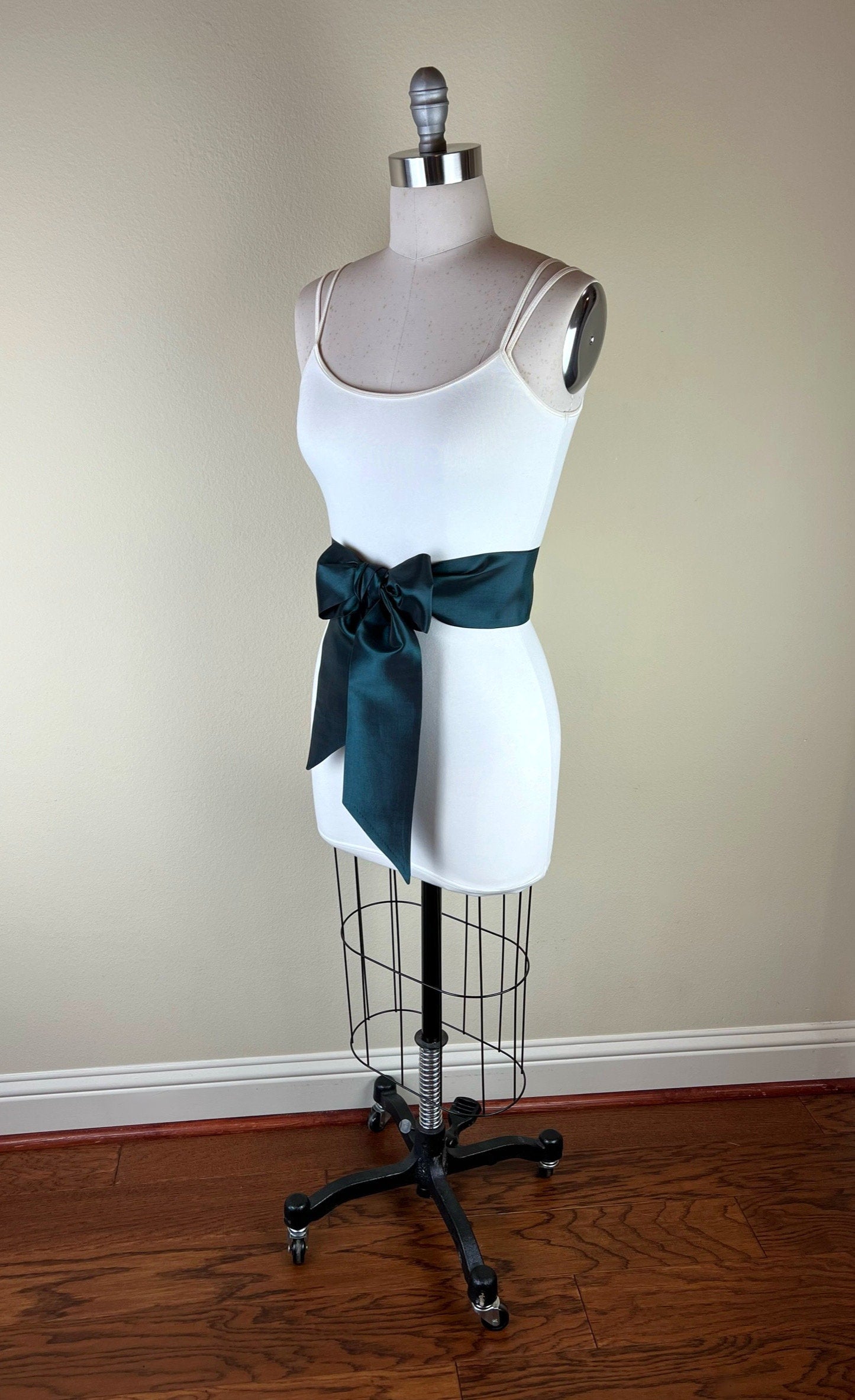 Crisp Taffeta Sash in Black Forest Green Taffeta Bow Belt, Darkest Green Sash Belt, Obsidian Green Sash, Deep Hunter Green Sash, Satin Swank