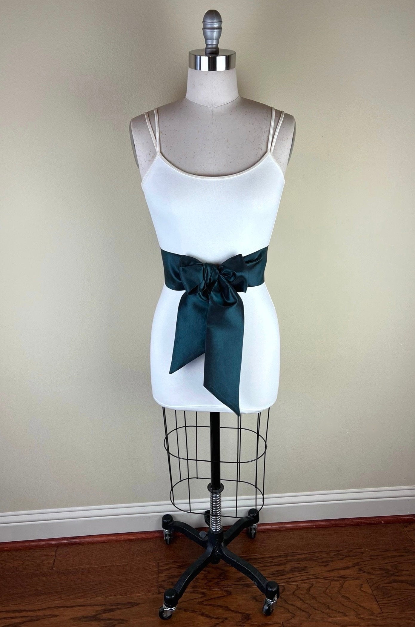 Crisp Taffeta Sash in Black Forest Green Taffeta Bow Belt, Darkest Green Sash Belt, Obsidian Green Sash, Deep Hunter Green Sash, Satin Swank