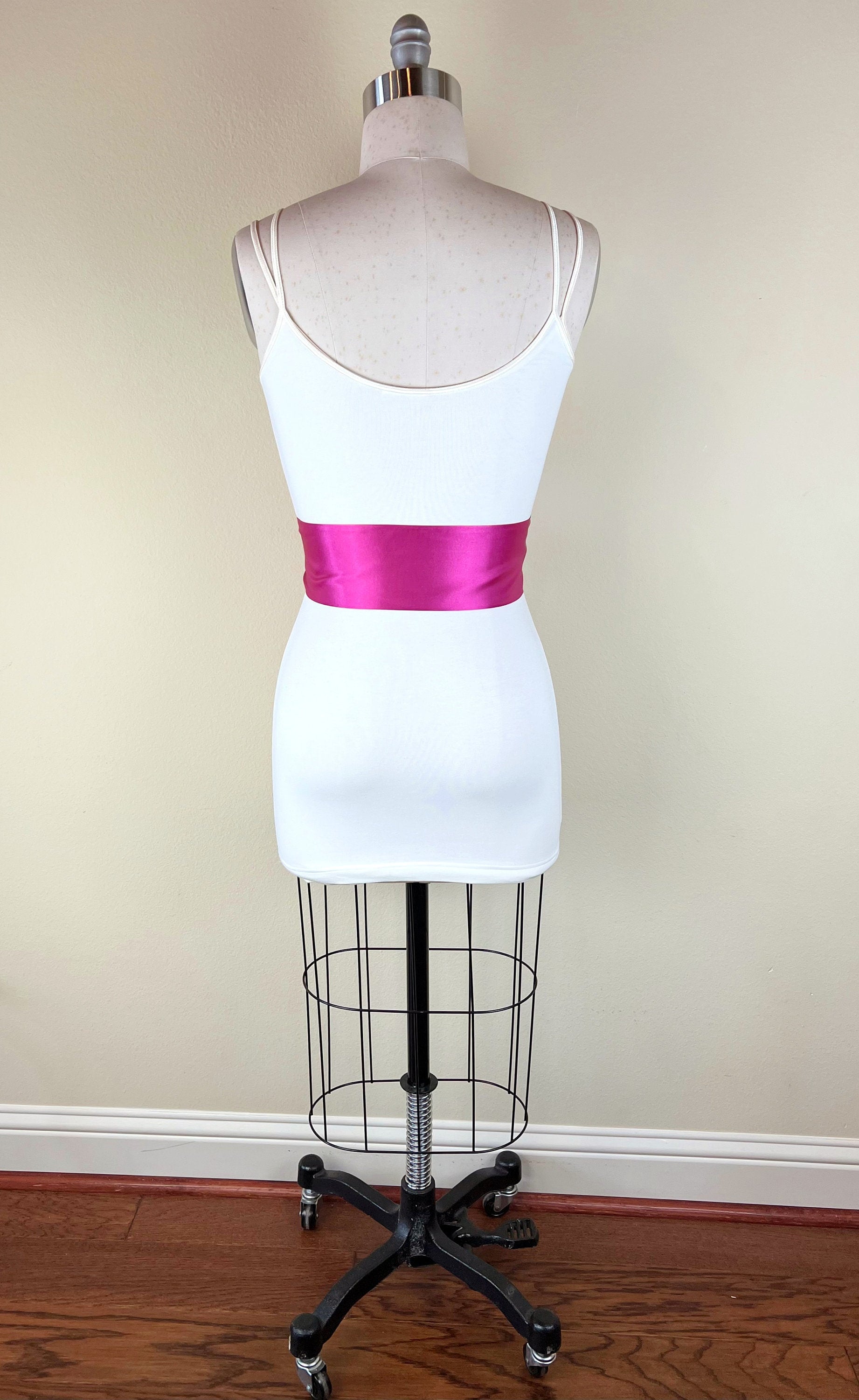 belt for pink dress Pink midi dress and how to style it for the holiday season