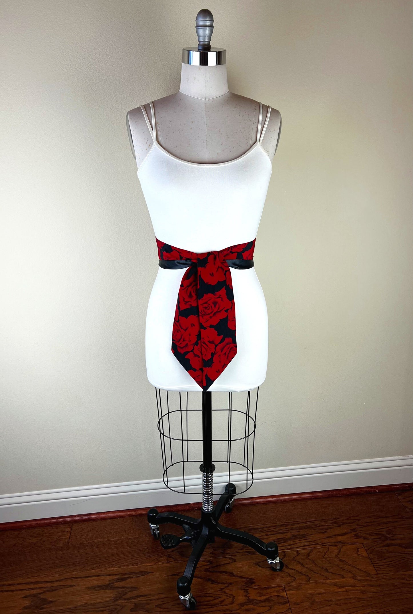 Wide Red Rose Sash Belt Reverses to Solid Black Sash, Black & Red Sash, Red and Black Floral Sash, Red Floral, Red Rose Belt, Satin Swank