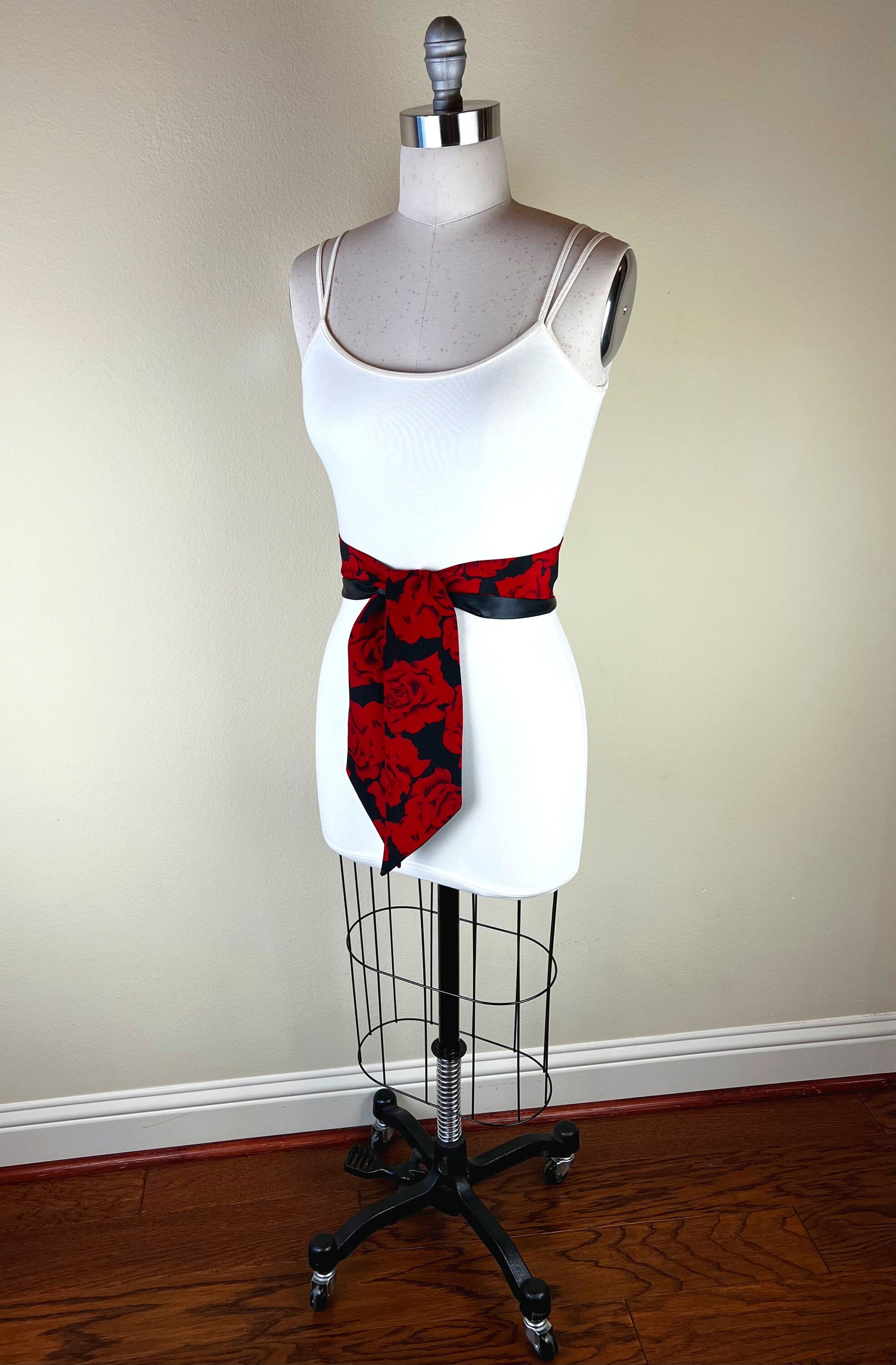 Wide Red Rose Sash Belt Reverses to Solid Black Sash, Black & Red Sash, Red and Black Floral Sash, Red Floral, Red Rose Belt, Satin Swank